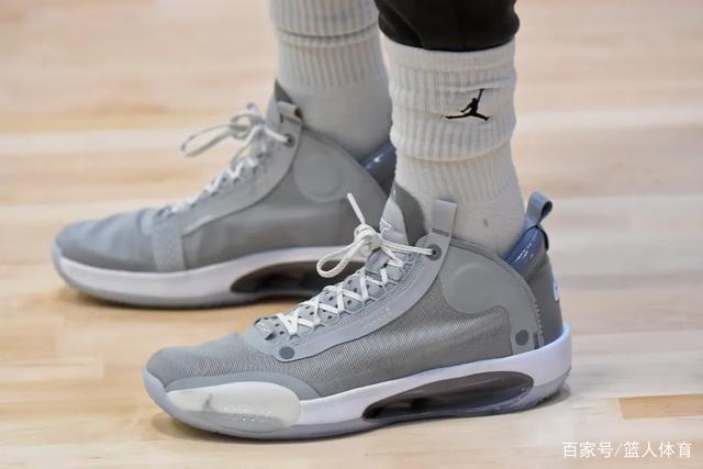 周琦16+17广东胜江苏 高诗岩26+10山东负同曦